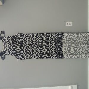 Large Black and White Sleeveless Maxi dress
